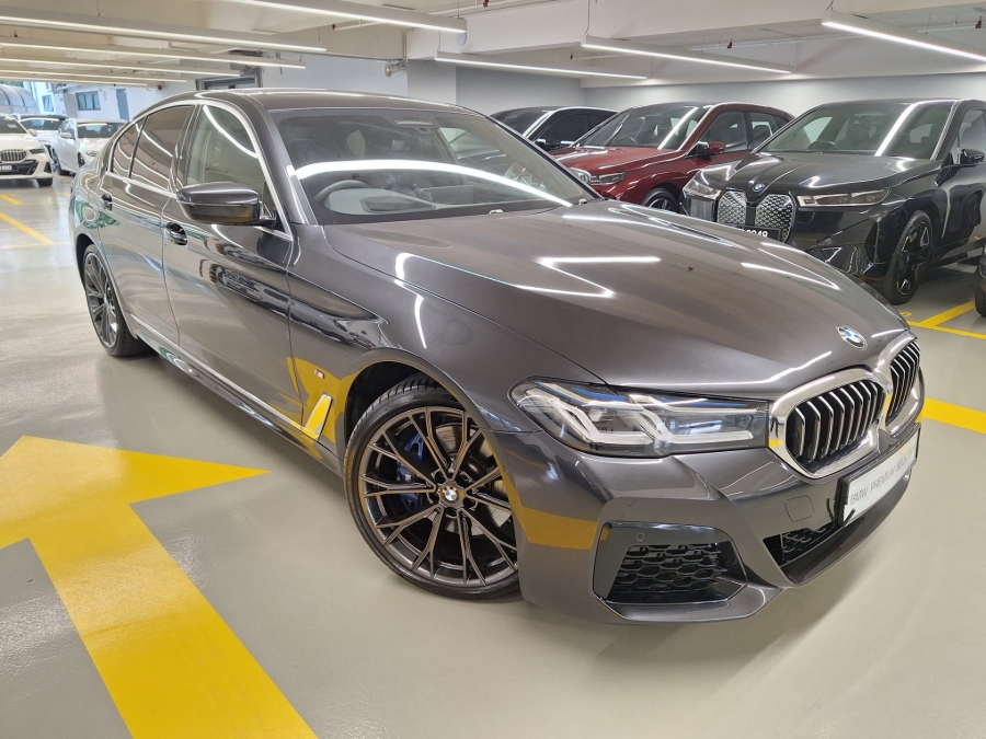 2022 BMW 530i M Sport LCI with Live Cockpit & DA (With Camera)